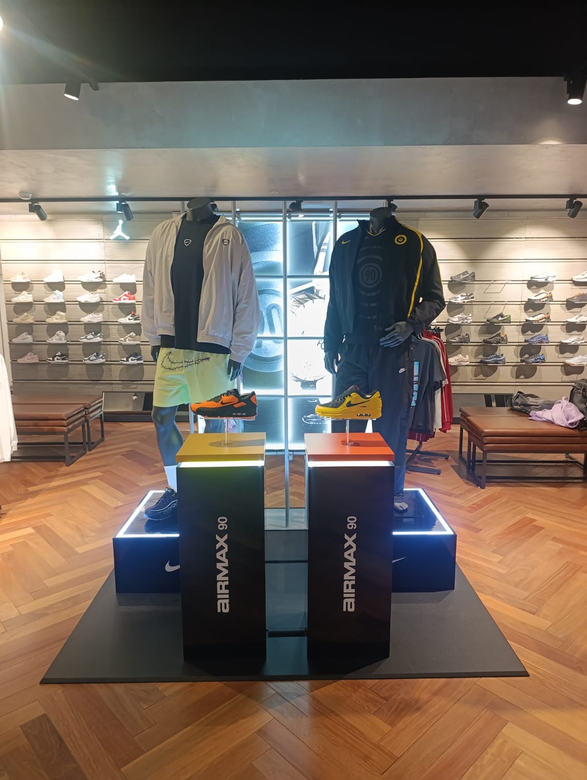 Nike AirMax 90 - Podios iluminados, Salaverry