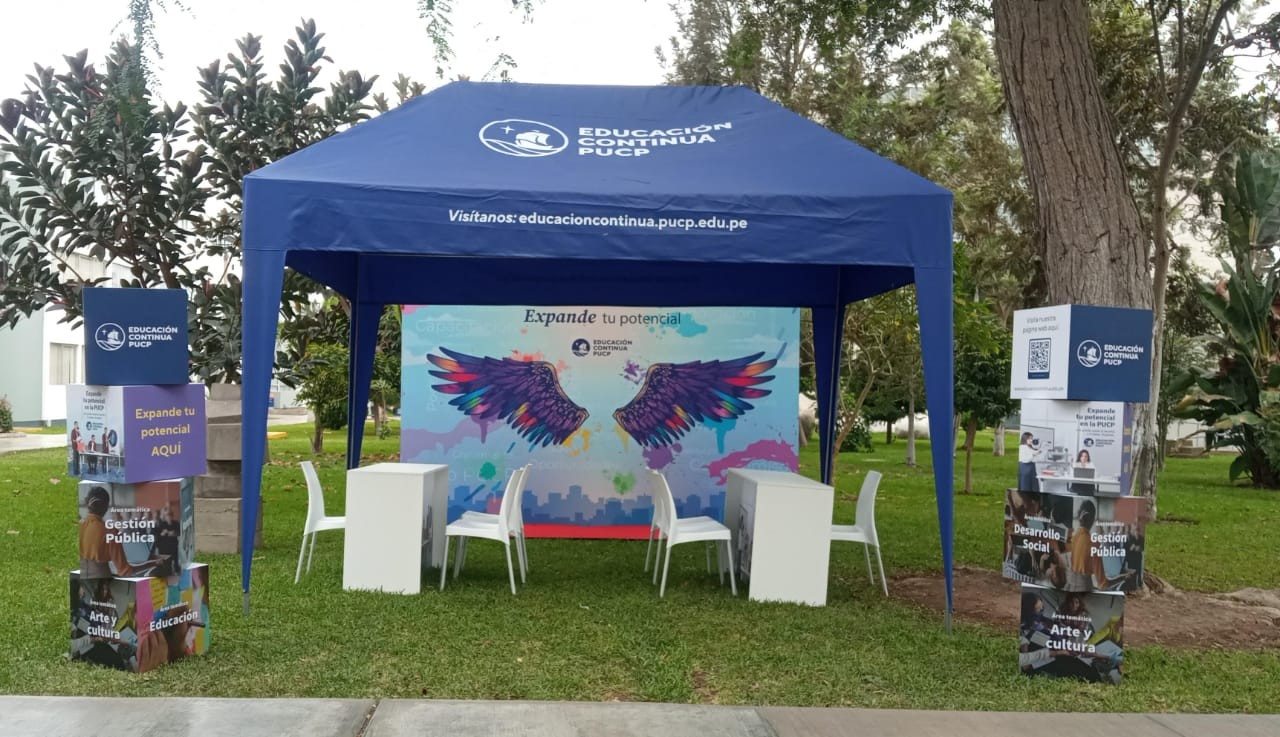PUCP - Stand Educación Continua