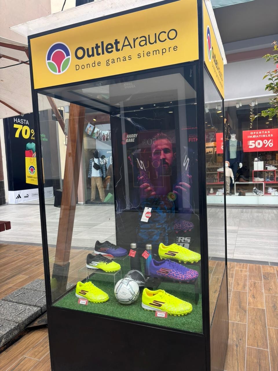 Skechers - Vitrina Harry Kane, Outlet Arauco Lurín